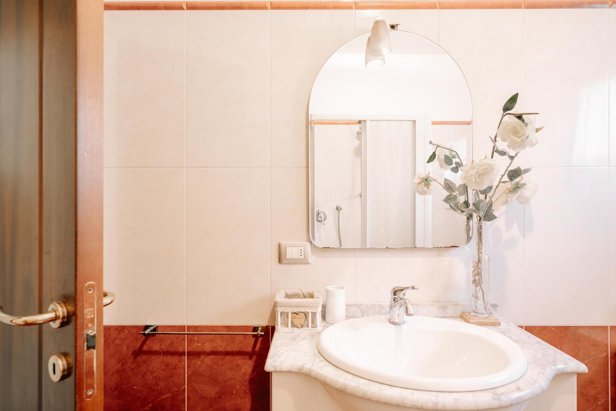 Ema'S Guest House Lucca Esterno foto