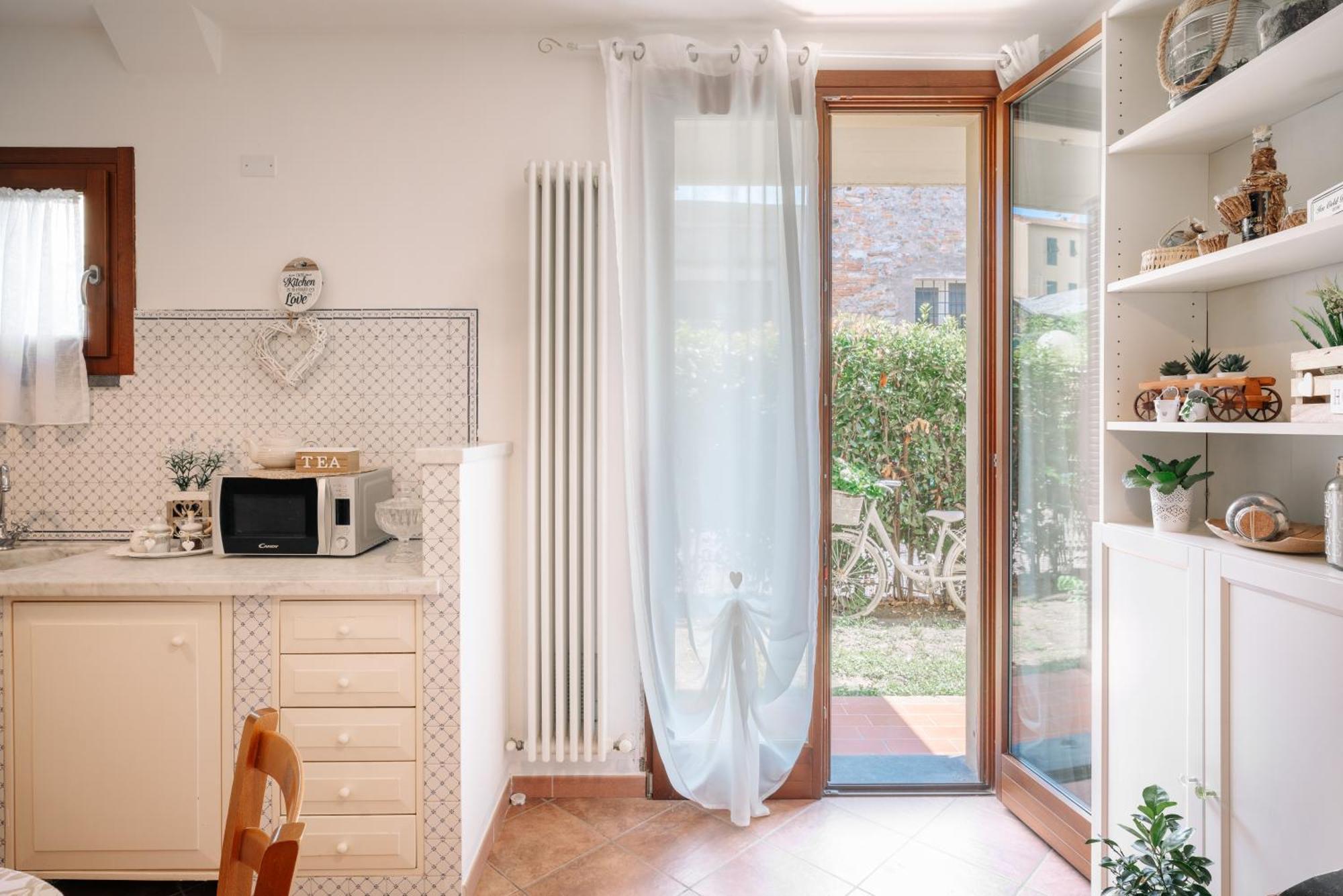 Ema'S Guest House Lucca Esterno foto